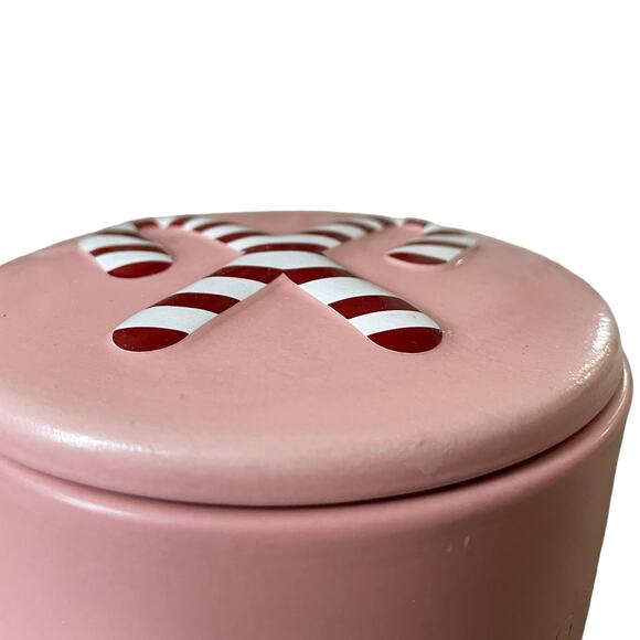 Sand & Fog Crushed Candy Cane Scented Christmas Candle with Holiday Lid 150z New - Picture 8 of 16